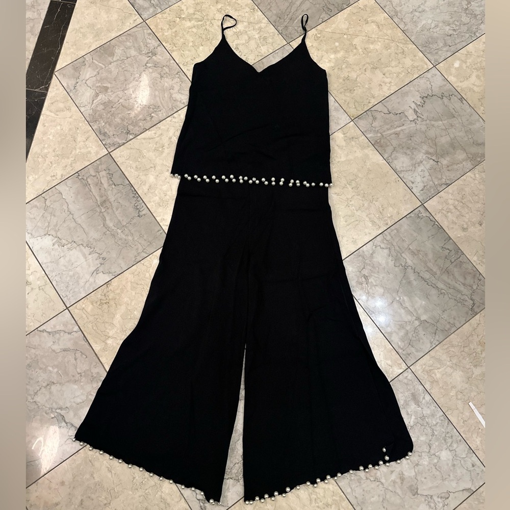 Zara black fine knit set with pearl edges 
Strappy Vneck top
Wide pants 
Size M